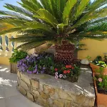 Santa Giusta Hotel *